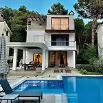 빌라 Perfect Setting For A Relaxing By The Albanian Coast