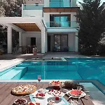 Perfect Setting For A Relaxing By The Albanian Coast 빌라 드라치