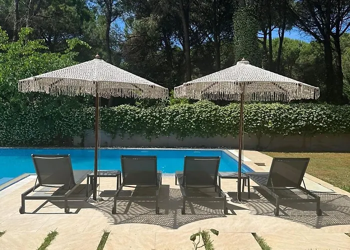 Vila Perfect Setting For A Relaxing By The Albanian Coast Drač