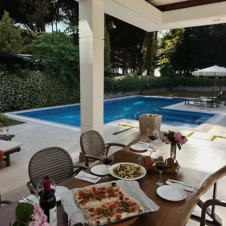 Perfect Setting For A Relaxing By The Albanian Coast فيلة دراس