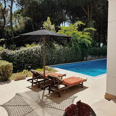 Perfect Setting For A Relaxing By The Albanian Coast فيلة دراس