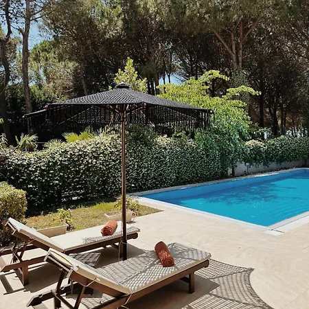 فيلة Perfect Setting For A Relaxing By The Albanian Coast