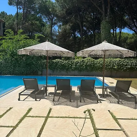 Perfect Setting For A Relaxing By The Albanian Coast فيلة