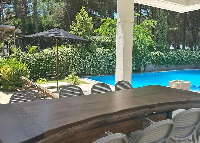 Perfect Setting For A Relaxing By The Albanian Coast Villa Durrës