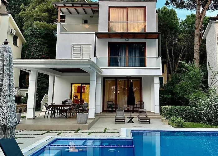 Villa Perfect Setting For A Relaxing By The Albanian Coast
